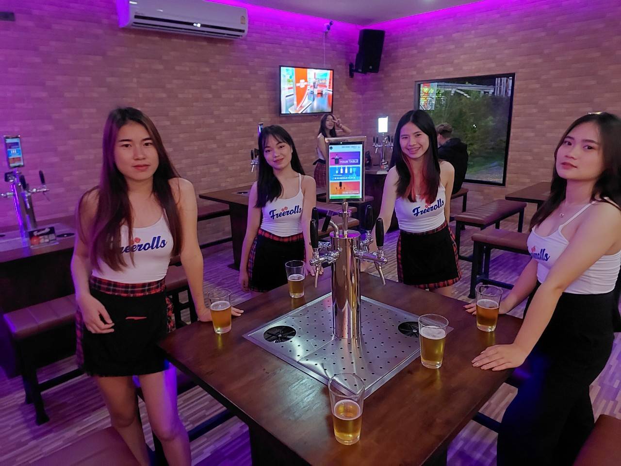 Bring your tour group to Freerolls
