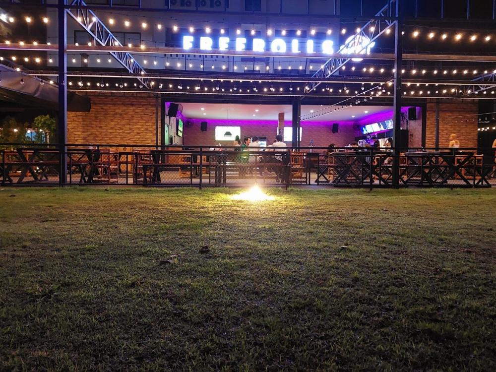 Experience vibrant food markets under open skies