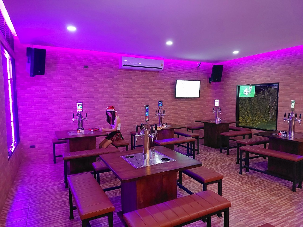 Forumula 1 live in Chiang Mai in our self pour taps room