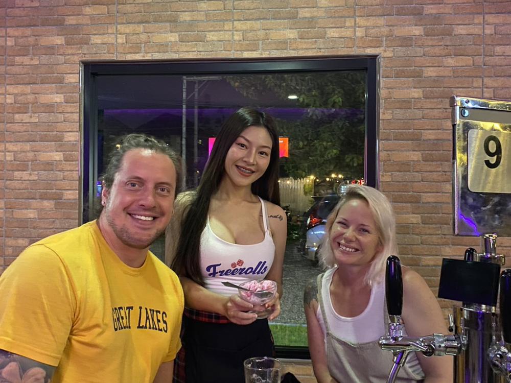 Late-night karaoke spots for singing enthusiasts