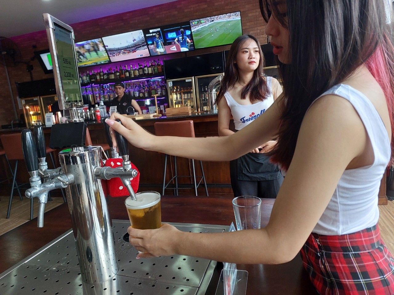 Meet new people while out in chiang mai